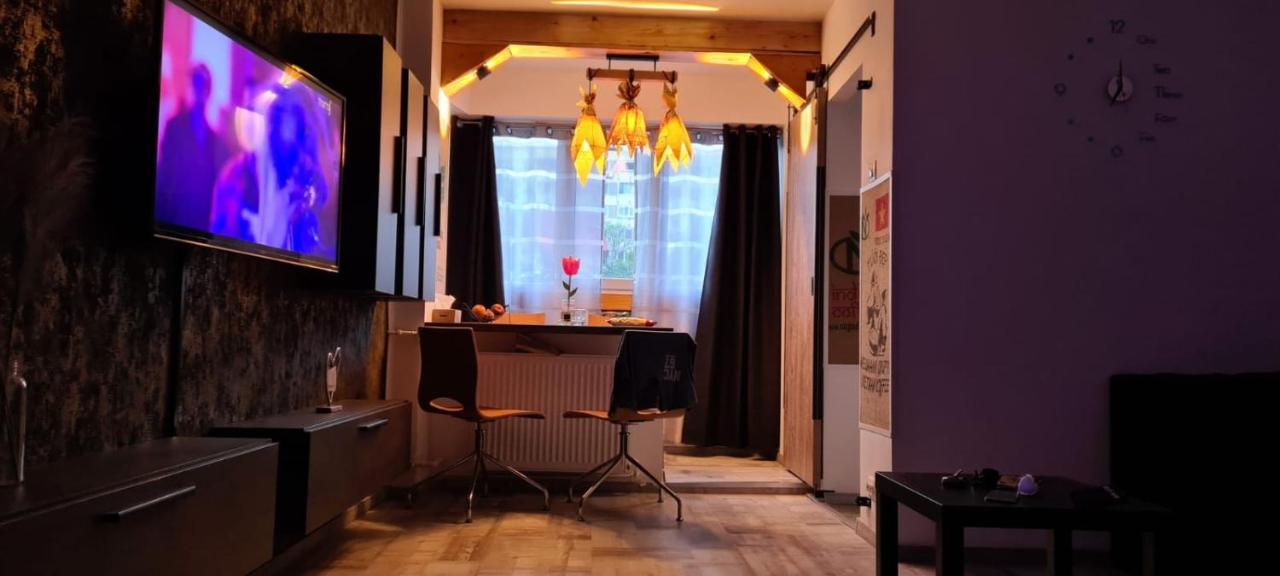 Tiki'S Bar Studio Бухарест Екстер'єр фото