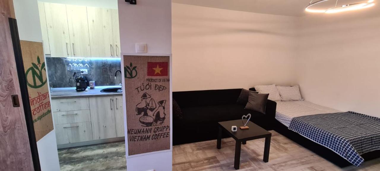 Tiki'S Bar Studio Бухарест Екстер'єр фото